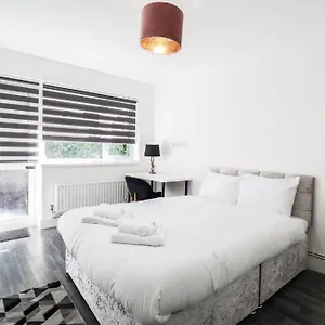 Urban Oasis Bed & Breakfast London